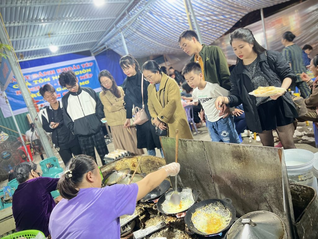 Bánh khoái chợ Vực - Món ăn bình dị nhưng đầy tinh túy của biển Hải Tiến